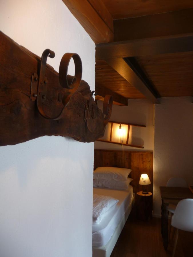 Beb Luca76 Bed & Breakfast Avise Luaran gambar