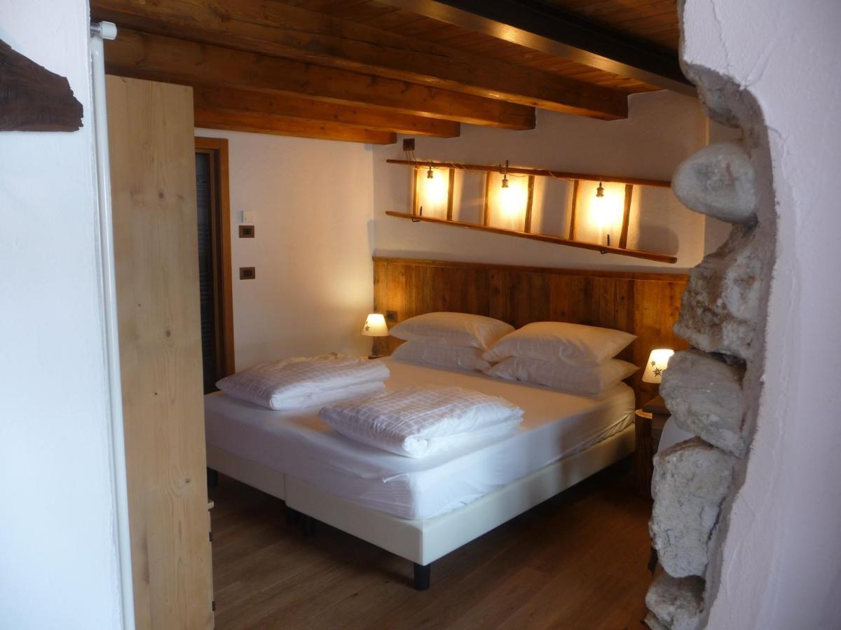 Beb Luca76 Bed & Breakfast Avise Luaran gambar