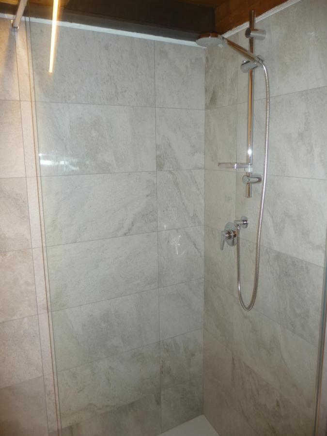 Beb Luca76 Bed & Breakfast Avise Luaran gambar